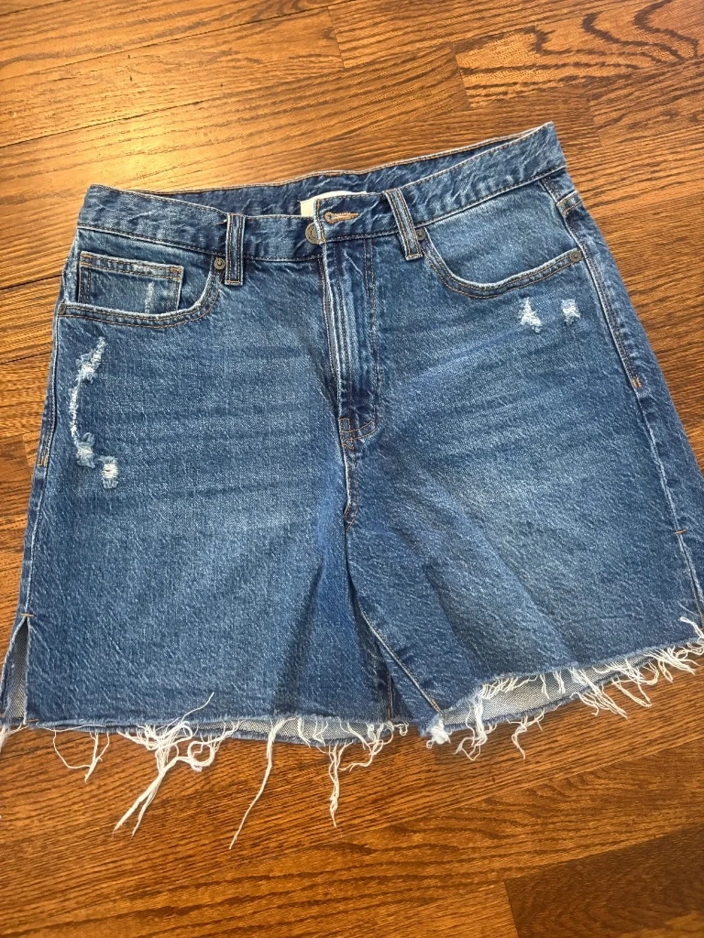 Habitual Denim- Skylar Raw Hem Short- Size 6/28